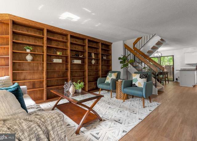 Property at 12126 Captiva Ct, Reston, VA 20191, 3 beds, 1.5 baths