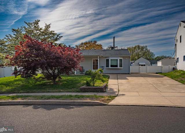Property at 9 Mulberry Ln, Levittown, PA 19054, 3 beds, 1 bath