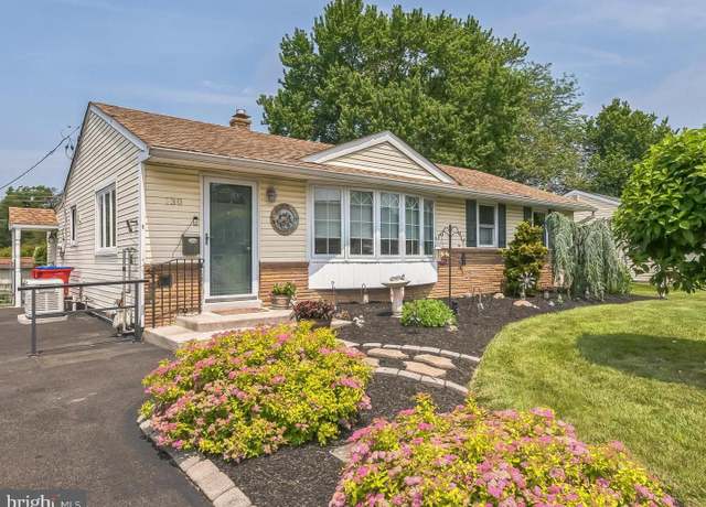 Property at 130 Horseshoe Ln, Warminster, PA 18974, 3 beds, 1.5 baths