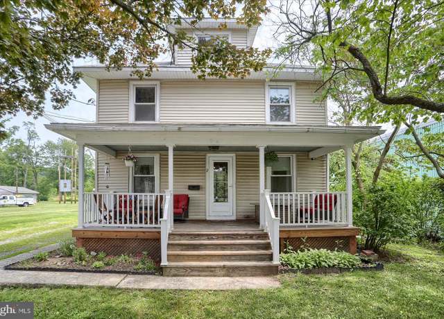 Property at 2 E Clements St, Pine Grove, PA 17963, 4 beds, 1.5 baths