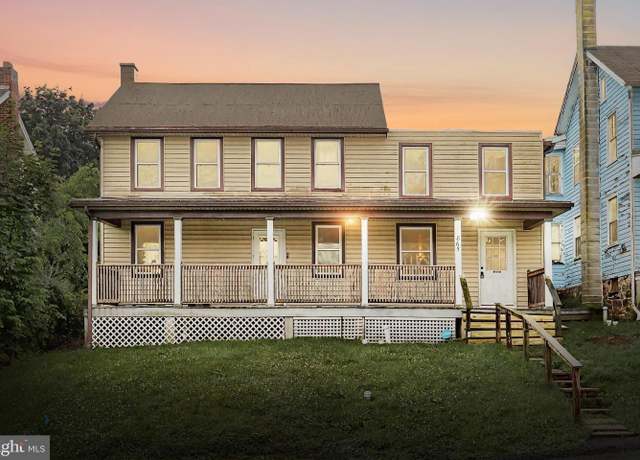 Property at 865 E Market St, Mount Wolf, PA 17347, 3 beds, 2 baths