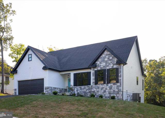 Property at 111 Huntington Hills Ln, Fredericksburg, VA 22401, 4 beds, 3 baths