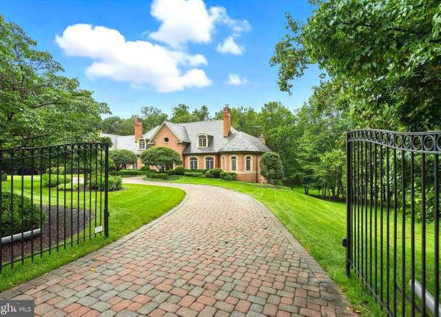 Property at 688 Rossmore Ct, Great Falls, VA 22066, 5 beds, 7 baths
