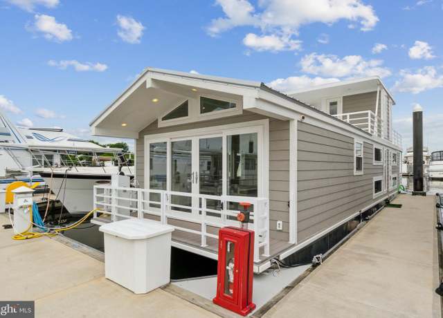 Property at 650 Wharf St SW Unit Y-39, Washington, DC 20024, 3 beds, 3 baths
