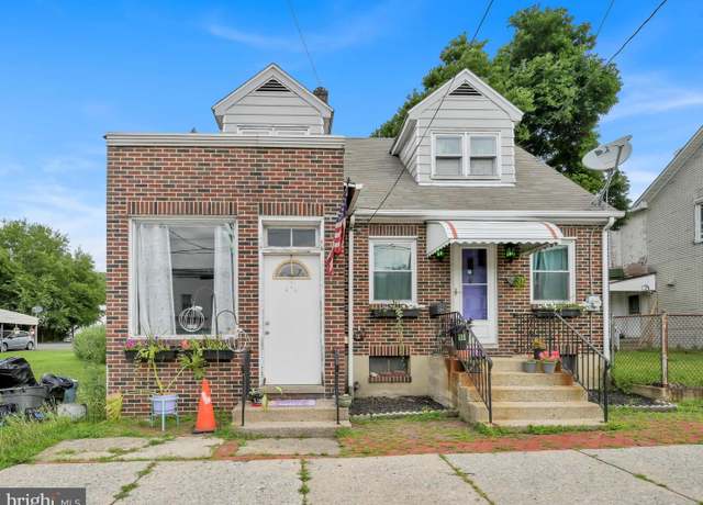 Property at 18 Pike St, Port Carbon, PA 17965, 3 beds, 1 bath