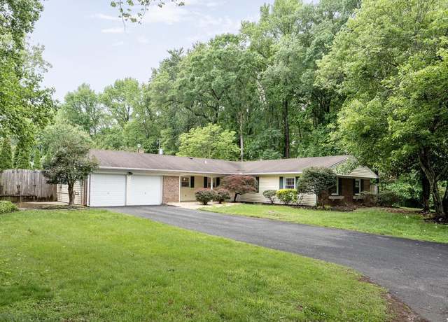 Property at 13030 Maple View Ln, Fairfax, VA 22033, 4 beds, 2 baths