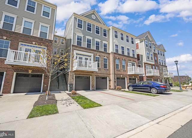 Property at 43373 Town Gate Sq, Chantilly, VA 20152, 3 beds, 2.5 baths