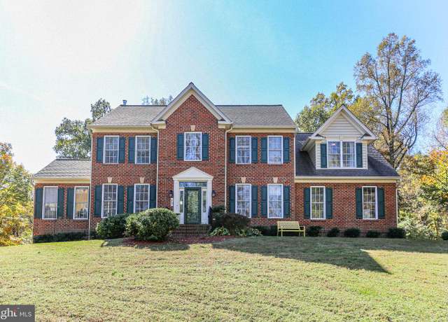 Property at 48 Old Creekside Rd, Fredericksburg, VA 22405, 4 beds, 3.5 baths