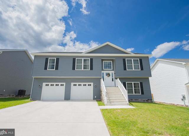 Property at 316 Pochards Ct, Martinsburg, WV 25403, 4 beds, 3 baths