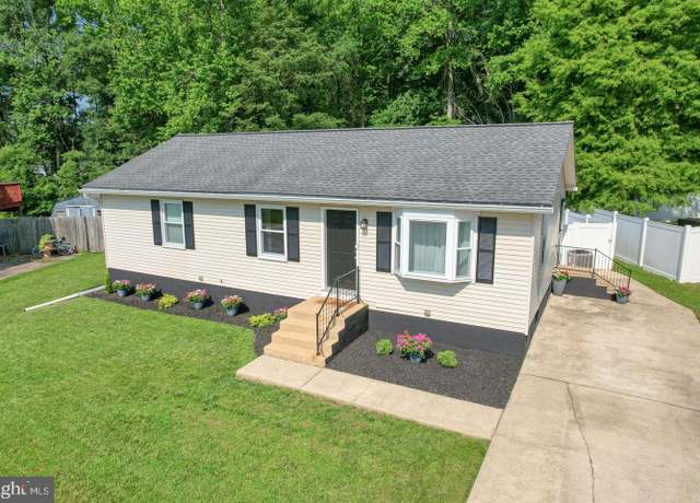 Property at 18 Garvey Ln, Newark, DE 19702, 3 beds, 2 baths