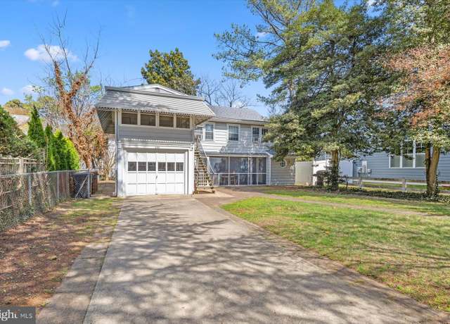 Property at 209 New Castle St, Rehoboth Beach, DE 19971, 4 beds, 2 baths