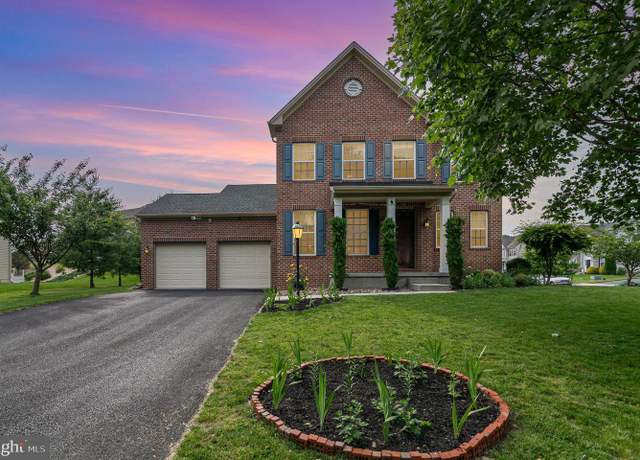 Property at 3 Bethpage Dr, Mechanicsburg, PA 17050, 4 beds, 2.5 baths