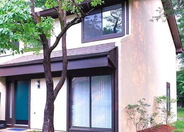 Property at 2241 Cartwright Pl, Reston, VA 20191, 3 beds, 1.5 baths