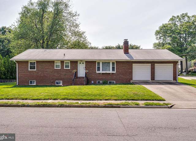 Property at 440 Lewis St NW, Vienna, VA 22180, 5 beds, 3 baths