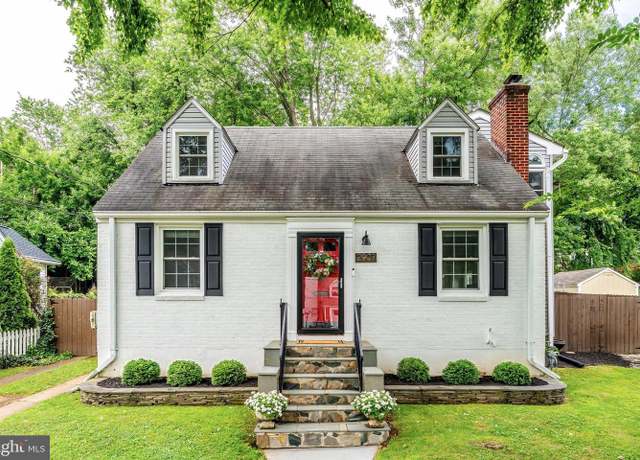 Property at 2907 Monroe Pl, Falls Church, VA 22042, 4 beds, 2.5 baths