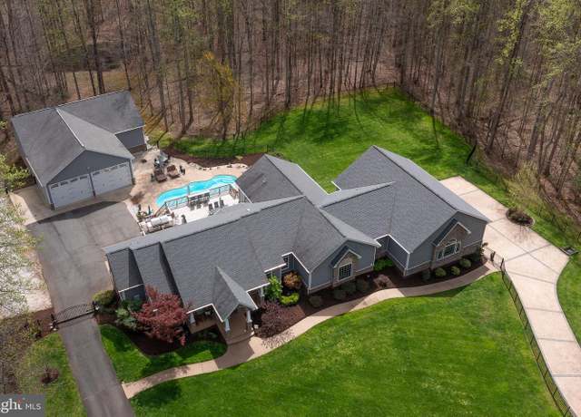 Property at 264 Holly Berry Rd, Fredericksburg, VA 22406, 3 beds, 3.5 baths
