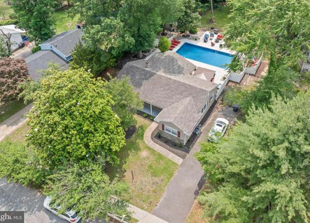 Property at 94 E Oak Ave, Lawnside, NJ 08045, 3 beds, 1.5 baths
