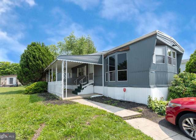 Property at 218 Eisenhower Dr, Williamstown, NJ 08094, 2 beds, 1 bath