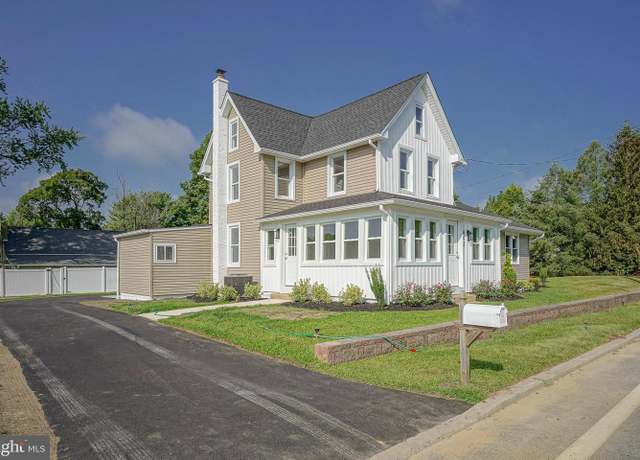 Property at 602 Hurffville Crosskeys Rd, Sewell, NJ 08080, 3 beds, 1.5 baths