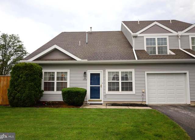 Property at 26 Courtyard Dr, Carlisle, PA 17013, 3 beds, 2.5 baths