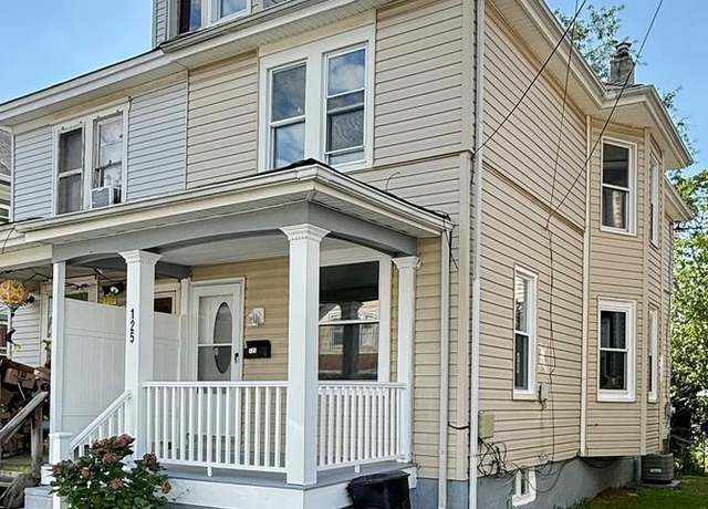 Property at 125 White Ave, Marcus Hook, PA 19061, 4 beds, 1 bath
