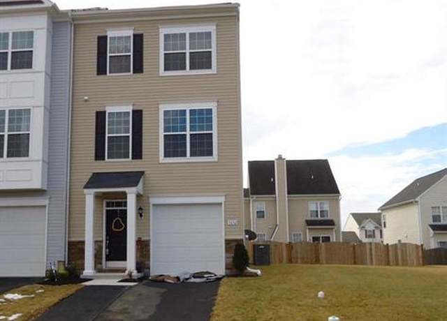 Property at 3632 Oakley Ln, Greencastle, PA 17225, 3 beds, 2.5 baths