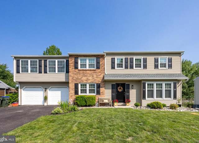 Property at 33 Roosevelt Dr, Boyertown, PA 19512, 5 beds, 3 baths