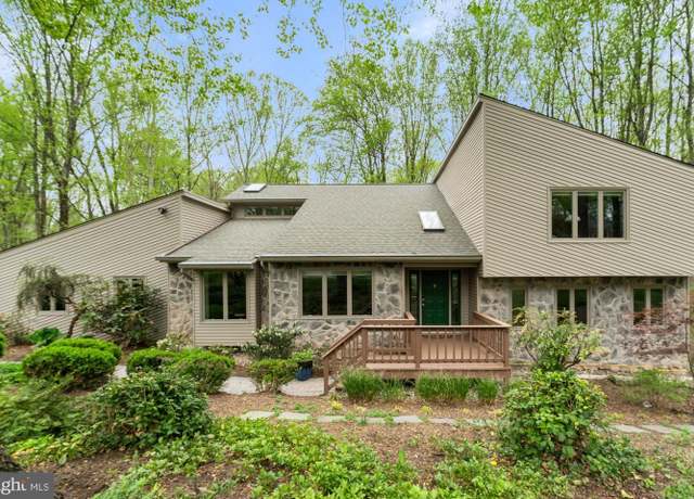 Property at 1806 Abbey Glen Ct, Vienna, VA 22182, 5 beds, 4 baths