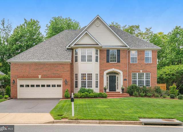 Property at 6758 Edge Cliff Dr, Alexandria, VA 22315, 5 beds, 3.5 baths