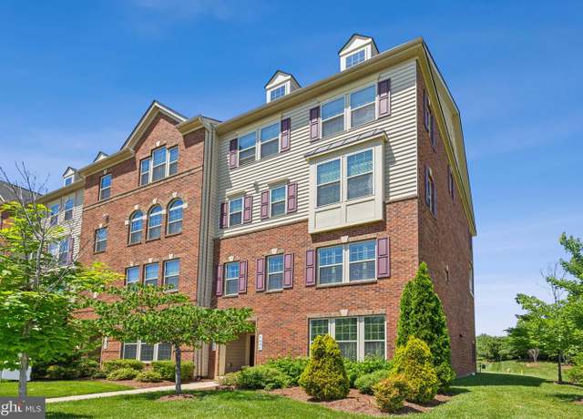 Property at 7895 Culloden Crest Ln, Gainesville, VA 20155, 3 beds, 2.5 baths