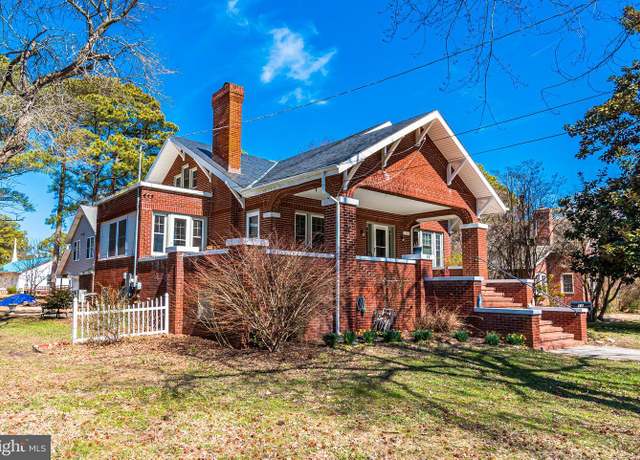 Property at 13 E Main St, Crisfield, MD 21817, 5 beds, 3 baths