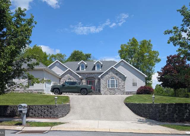Property at 1 Fox Trl, Gettysburg, PA 17325, 4 beds, 4 baths