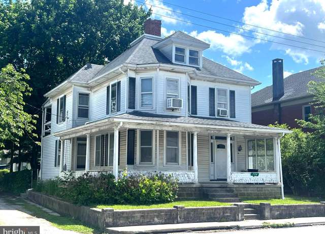 Property at 709 York St, Hanover, PA 17331, 3 beds, 1.5 baths