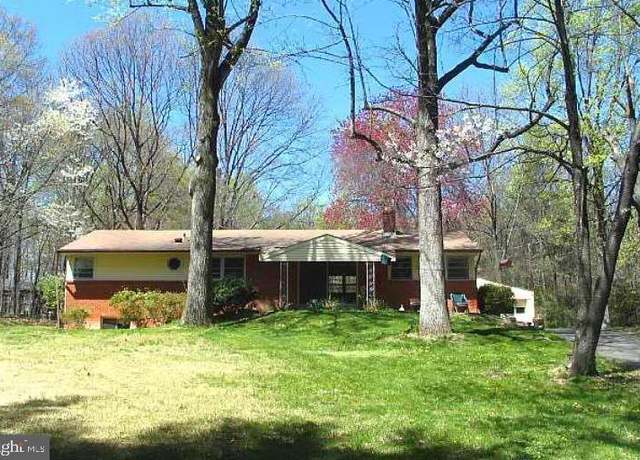 Property at 5440 Summit St, Centreville, VA 20120, 2 beds, 2.5 baths