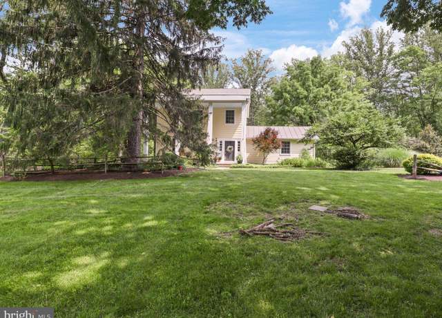 Property at 8301 Crestridge Rd, Fairfax Station, VA 22039, 4 beds, 2 baths