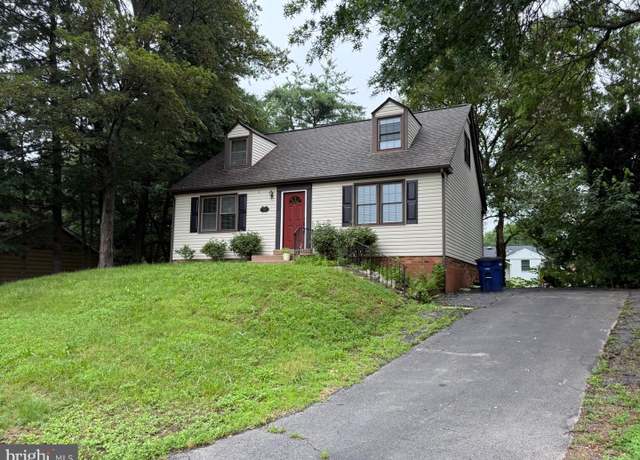 Property at 719 Palmer Dr, Herndon, VA 20170, 4 beds, 3.5 baths