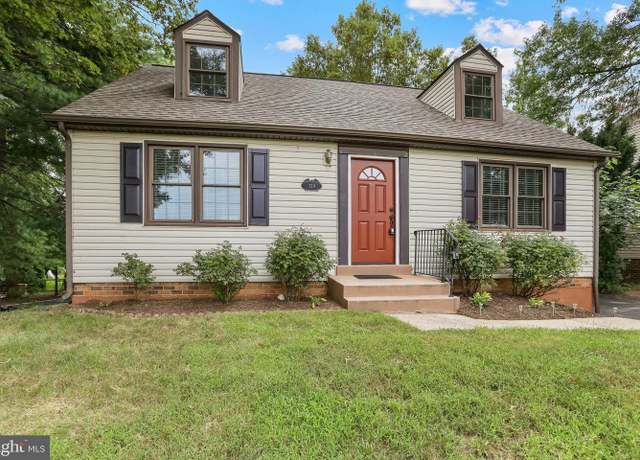 Property at 719 Palmer Dr, Herndon, VA 20170, 4 beds, 3.5 baths