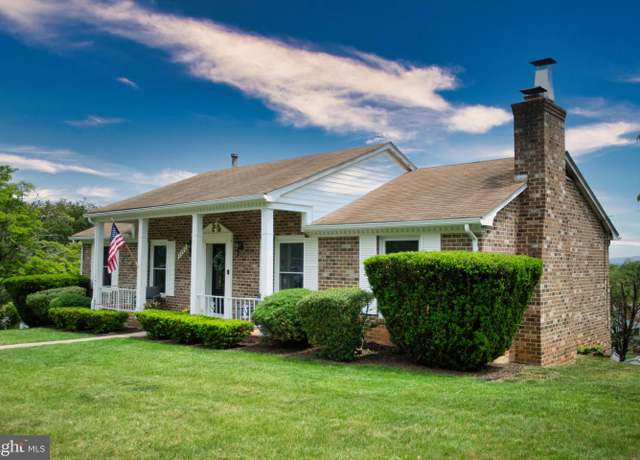 Property at 1222 Pinehurst Rd, Staunton, VA 24401, 3 beds, 2.5 baths