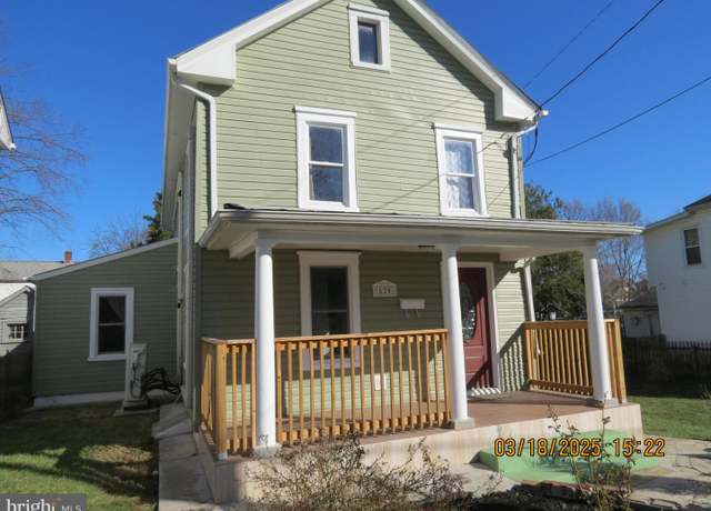 Property at 820 New York Ave, Martinsburg, WV 25401, 3 beds, 2.5 baths