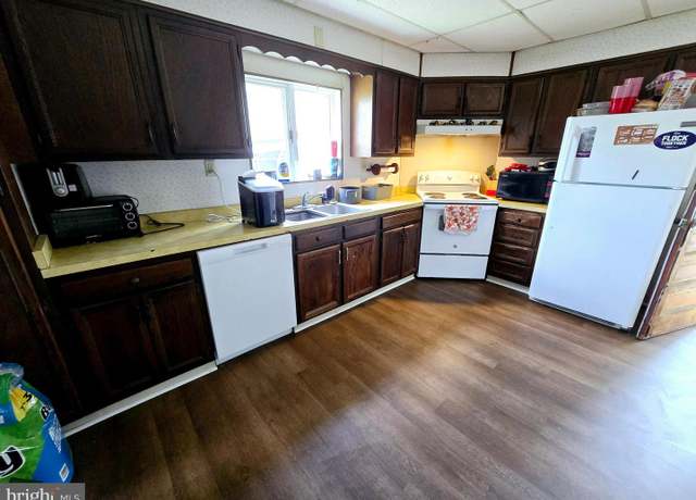 Property at 164 E College Ave, Frostburg, MD 21532, 4 beds, 2 baths