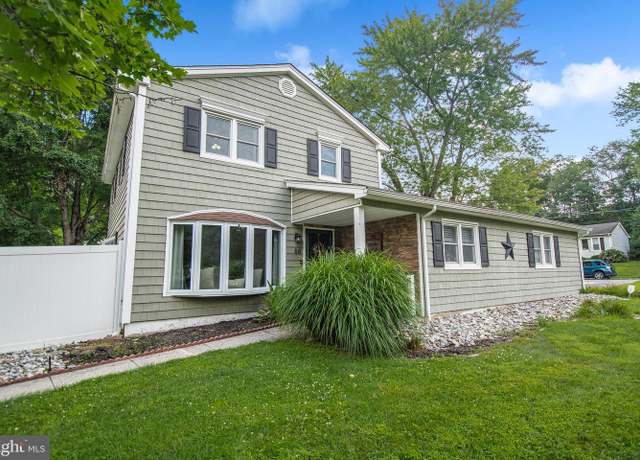 Property at 46 Colonial Lake Dr, Lawrence, NJ 08648, 4 beds, 2.5 baths