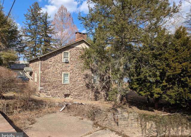 Property at 218 Towpath St, New Hope, PA 18938, 4 beds, 2 baths