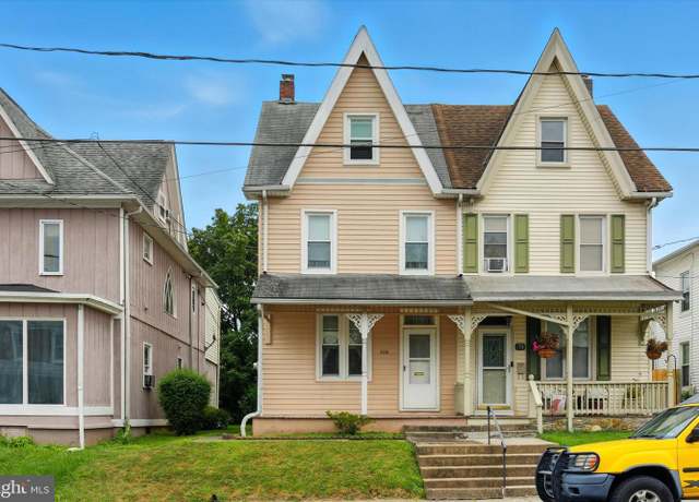 Property at 326 4th St, New Cumberland, PA 17070, 4 beds, 1 bath