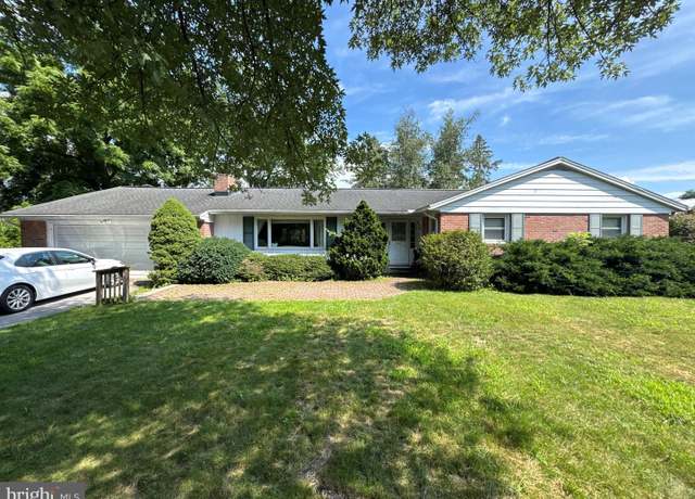 Property at 296 Overhill Dr, Chambersburg, PA 17202, 3 beds, 2.5 baths