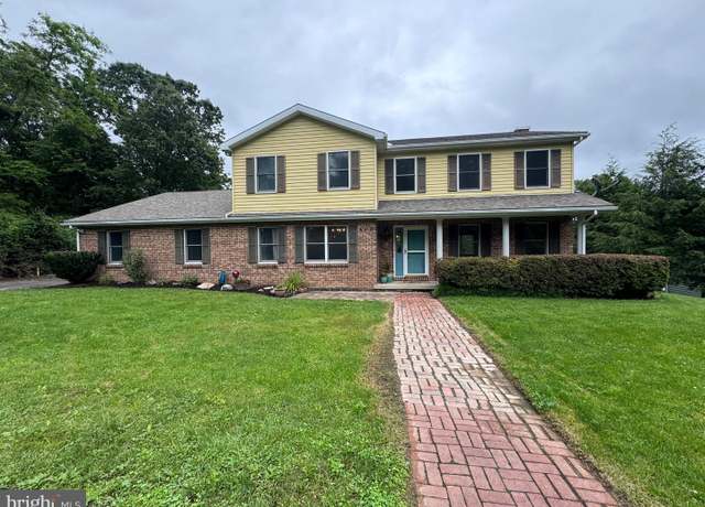 Property at 400 27th St, Huntingdon, PA 16652, 4 beds, 2.5 baths