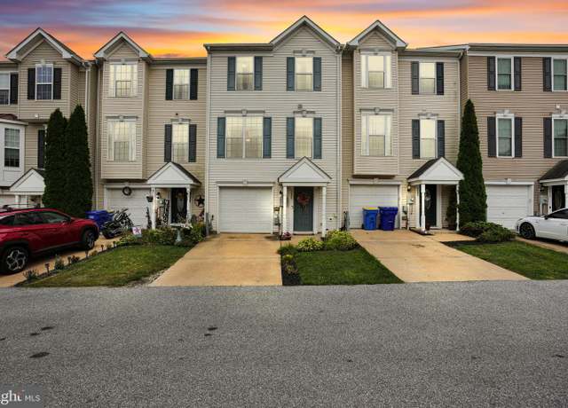 Property at 4084 Forest Hills Ct, Dover, PA 17315, 3 beds, 2.5 baths
