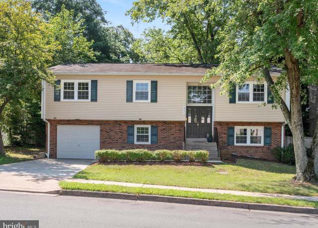 Property at 855 Park Ave, Herndon, VA 20170, 4 beds, 3 baths