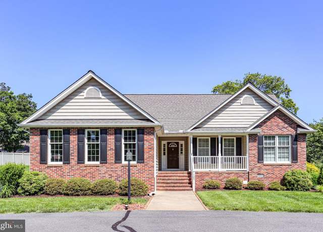 Property at 105 Brooke Dr, Fredericksburg, VA 22408, 3 beds, 2 baths