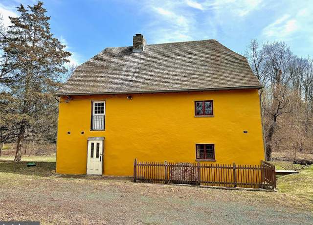 Property at 120 Kerr Rd, Reading, PA 19606, 3 beds, 2 baths