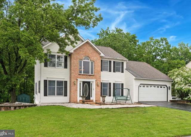 Property at 504 Ridge Dr, Douglassville, PA 19518, 4 beds, 2.5 baths
